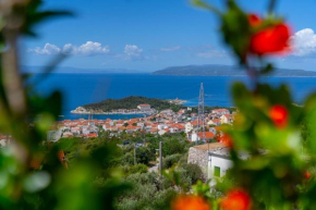 Villa Sara with pool, whirlpool and sea view